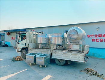 600L真空滾揉機、700L電加熱夾層鍋、200L料車發(fā)往河南