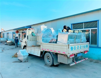 80針注射機(jī)1臺(tái)，400L可傾電加熱夾層鍋2臺(tái)，200L料車6臺(tái)，發(fā)往河南新鄉(xiāng)