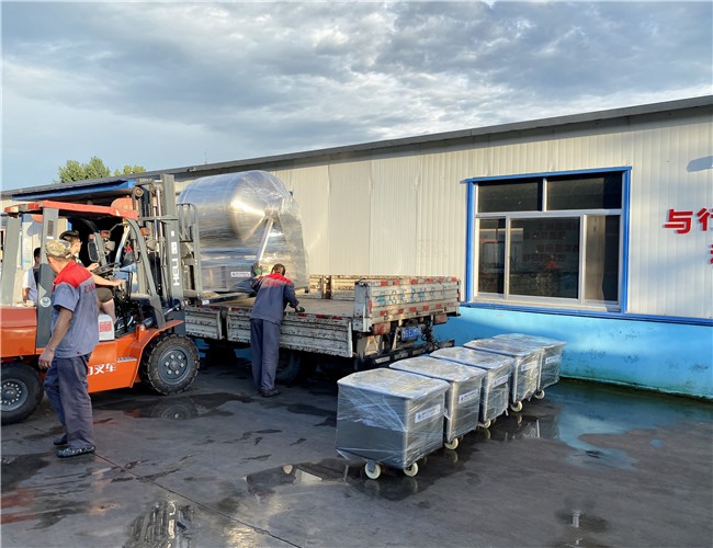 800L變頻水冷真空滾揉機(jī)1臺(tái)，200L料車5臺(tái)，發(fā)往沂水