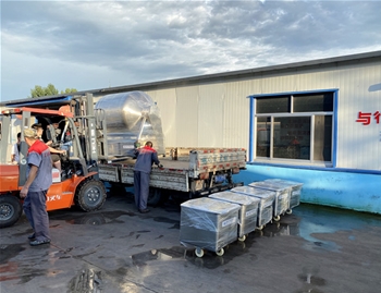 800L變頻水冷真空滾揉機1臺，200L料車5臺，發(fā)往沂水