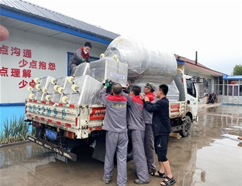 2000L變頻水冷泵真空滾揉機1臺，200L不銹鋼料車16臺，發(fā)貨山東沂水