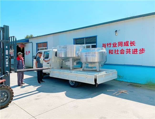 立式保溫電加熱夾層鍋1200L一臺，500L一臺，發(fā)往河南周口