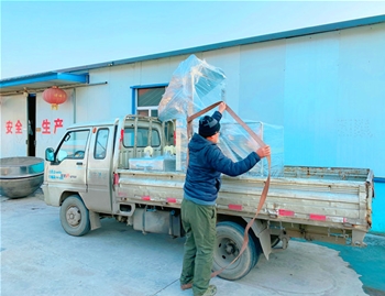 滾揉機專用液壓上料器1臺，可提升專用200L不銹鋼料車2臺，發(fā)貨深圳