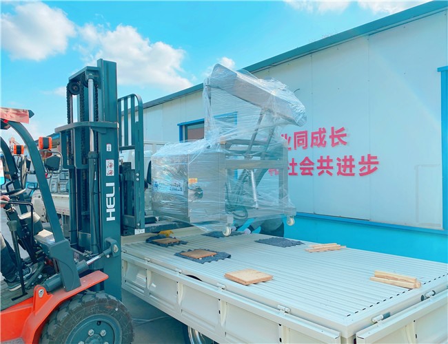 滾揉機專用液壓上料器發貨安徽