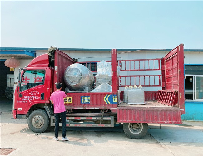 肉制品腌制設(shè)備：80針鹽水注射機(jī)、600L真空滾揉機(jī)、200L料車，發(fā)貨陜西渭南
