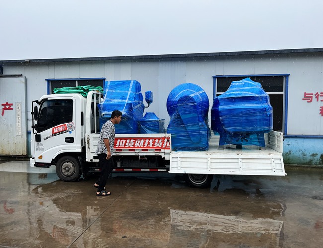 河南牛肉加工廠定制夾層鍋，氣動(dòng)鹽水注射機(jī)，真空滾揉機(jī)發(fā)貨